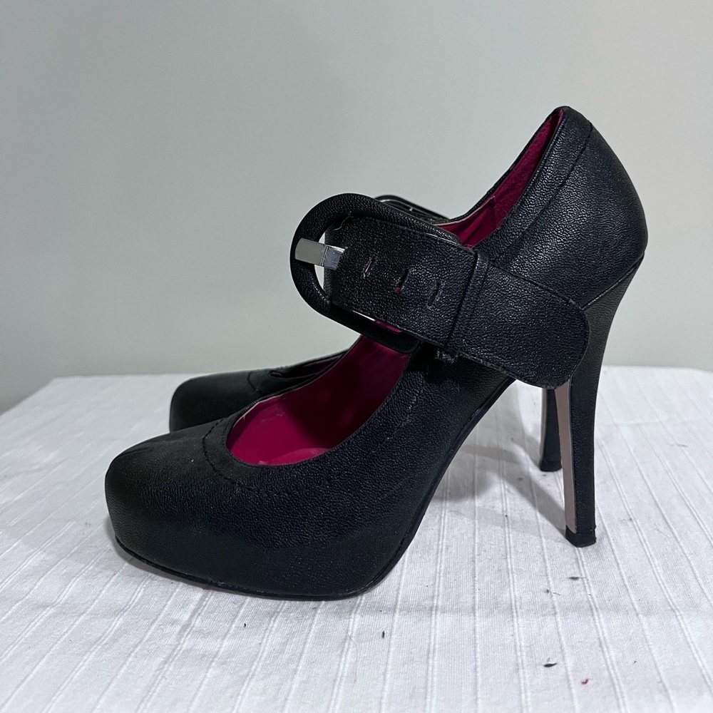 Black faux leather Bamboo pumps